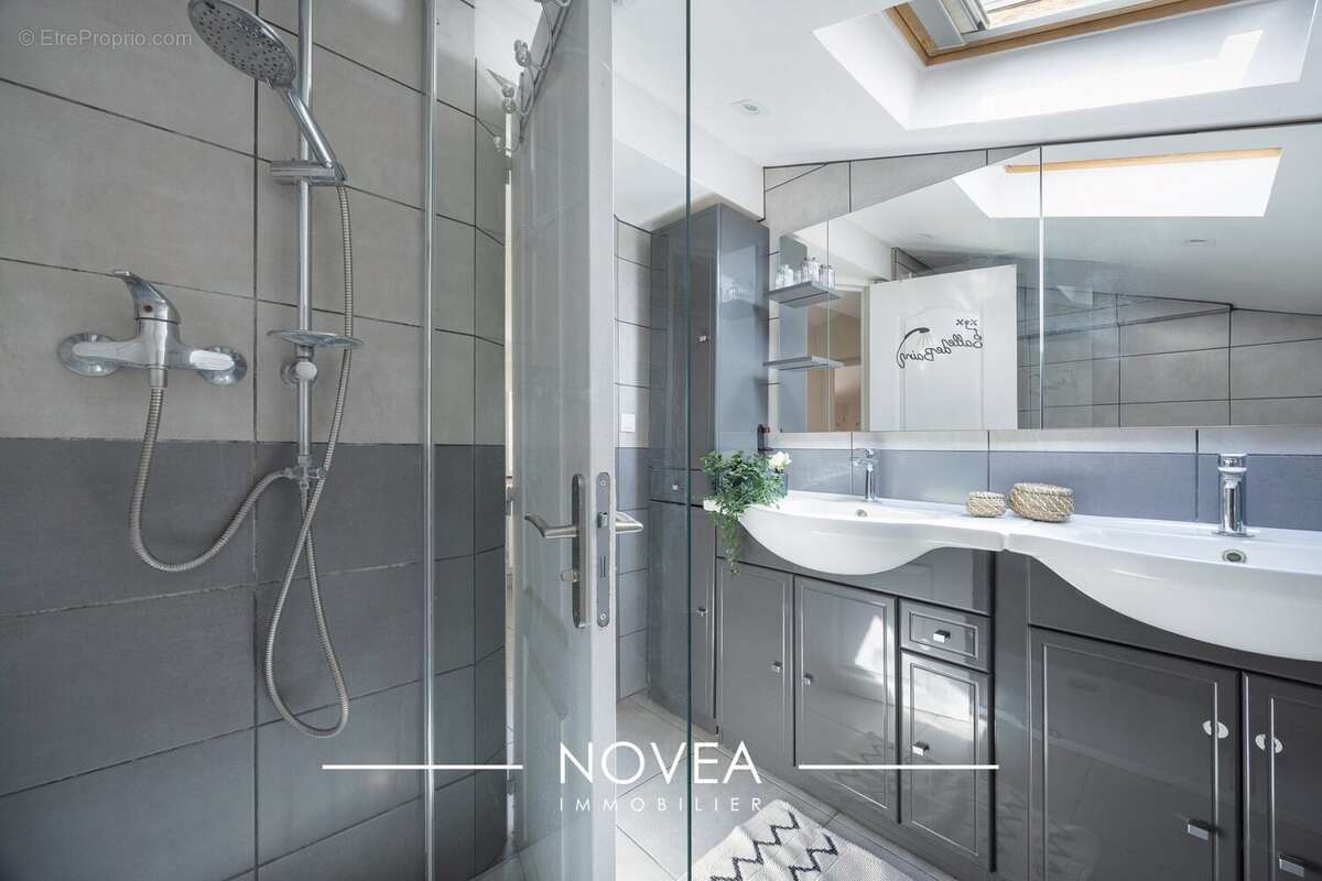 Appartement à TASSIN-LA-DEMI-LUNE