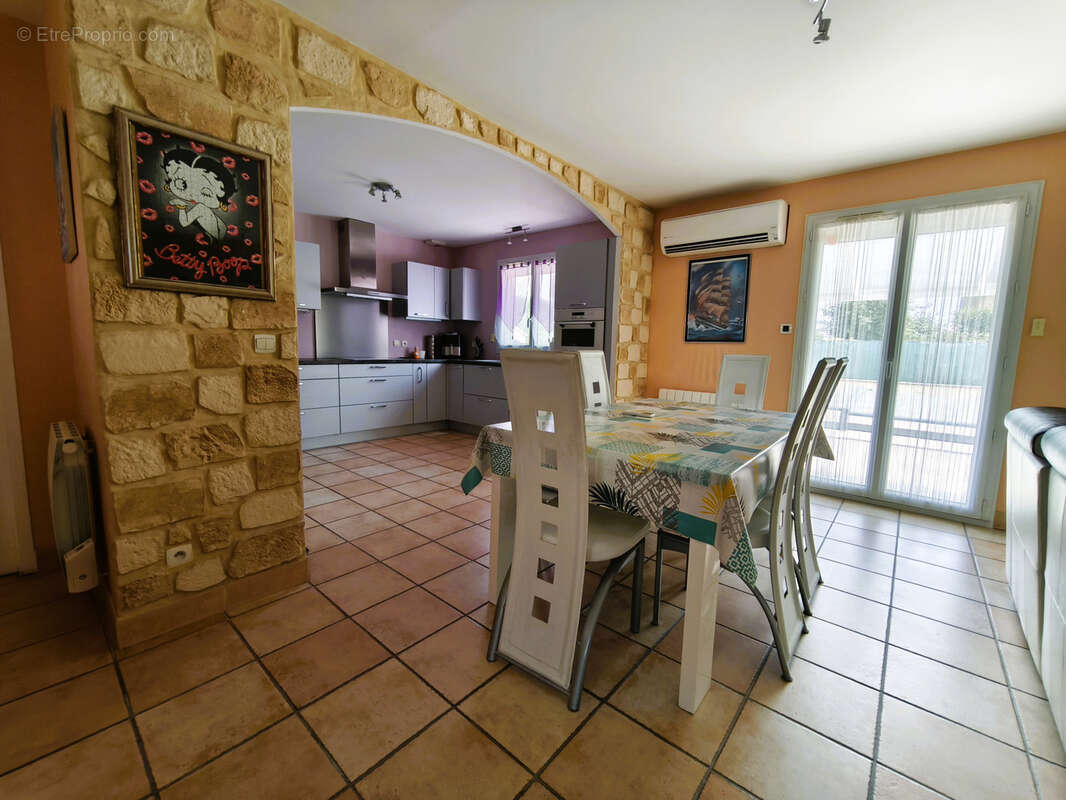 Maison à SAINT-BONNET-DE-MURE