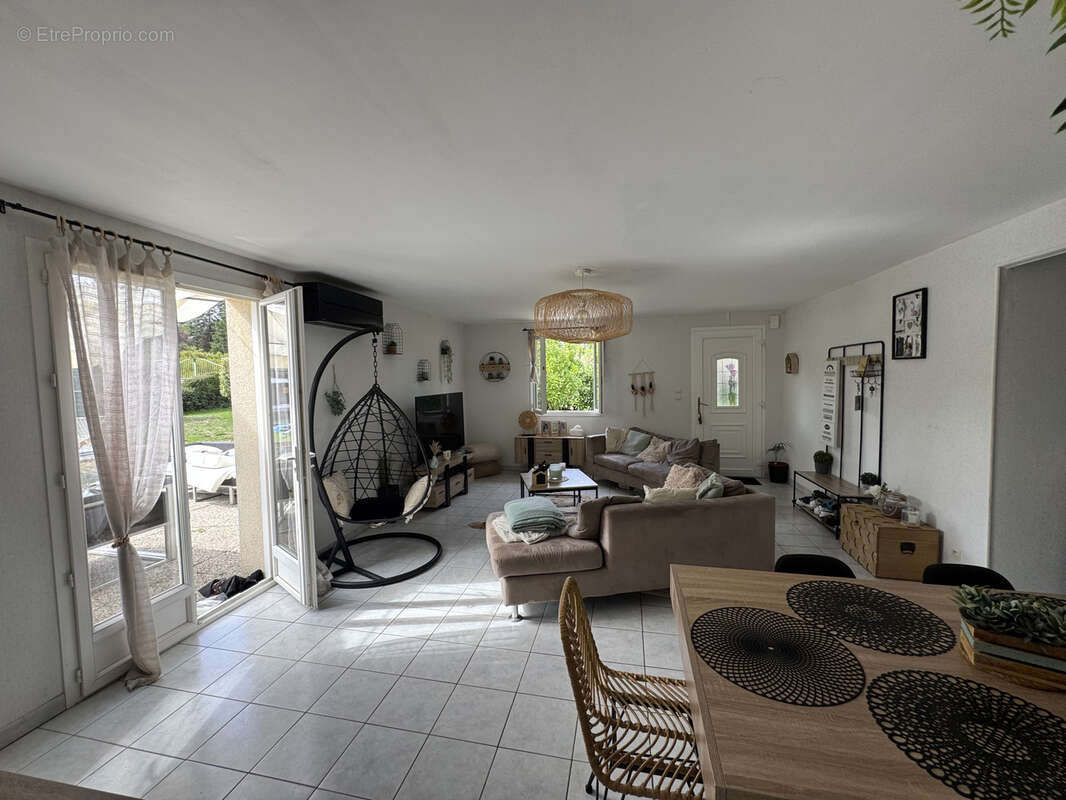 Maison à SAINT-MARTIN-DE-JUSSAC