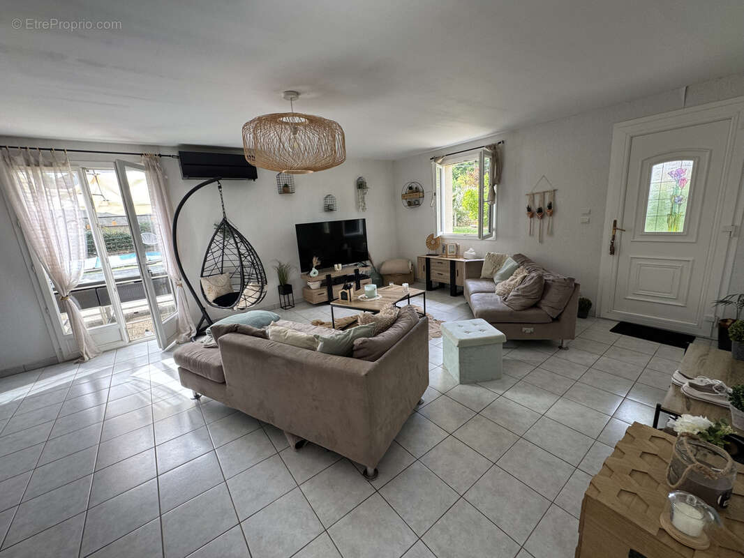 Maison à SAINT-MARTIN-DE-JUSSAC