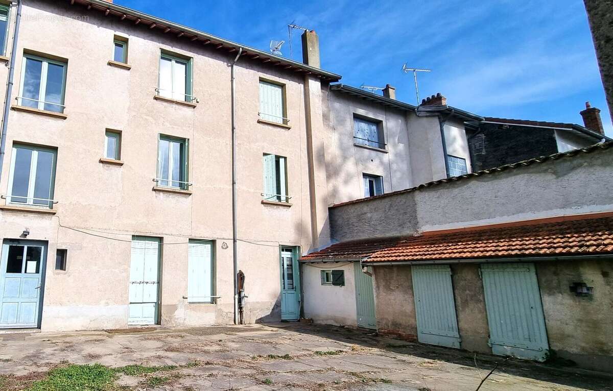 Appartement à MONTROND-LES-BAINS