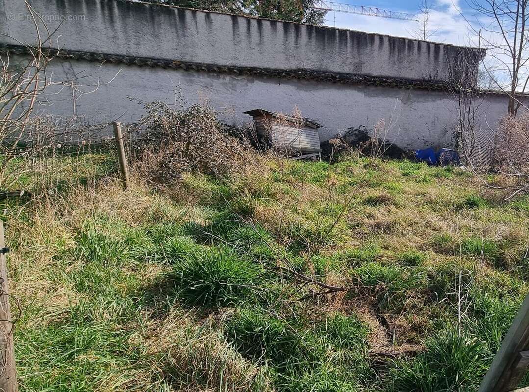 Appartement à MONTROND-LES-BAINS