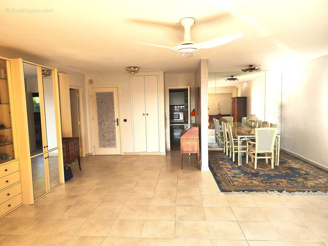 Appartement à MANDELIEU-LA-NAPOULE