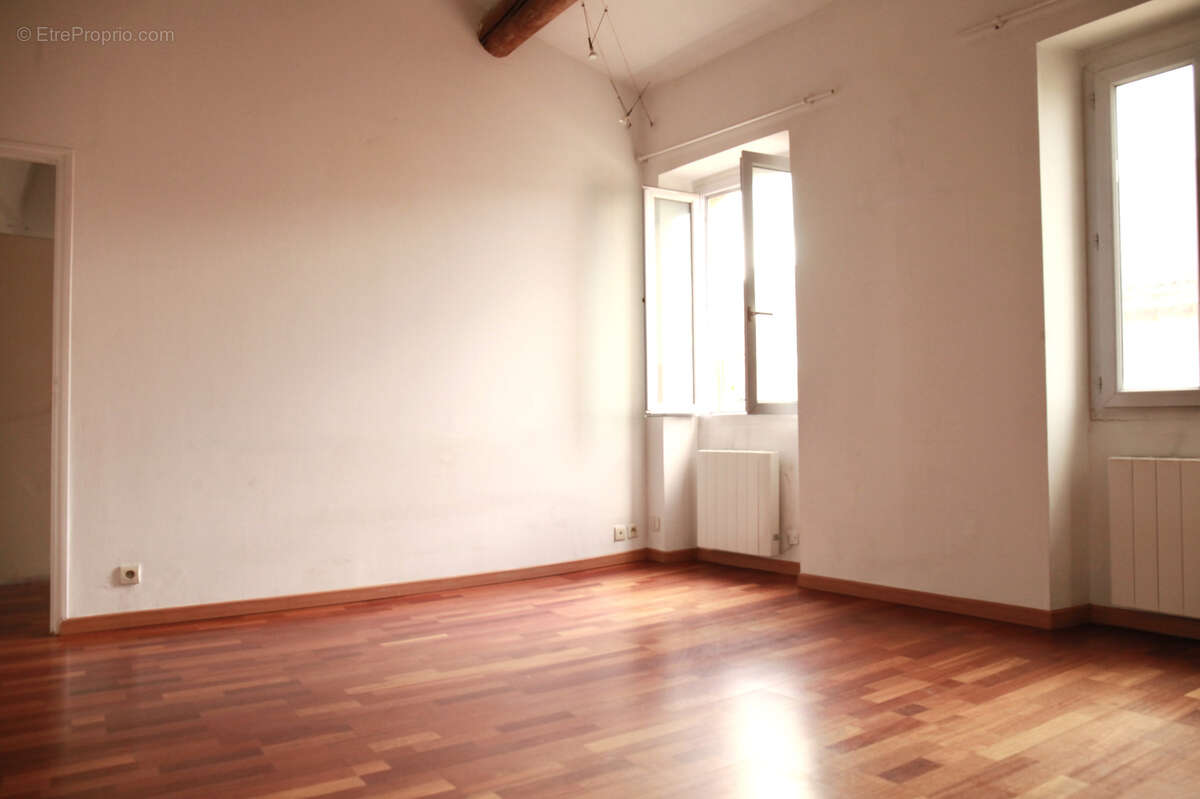 Appartement à MARSEILLE-7E