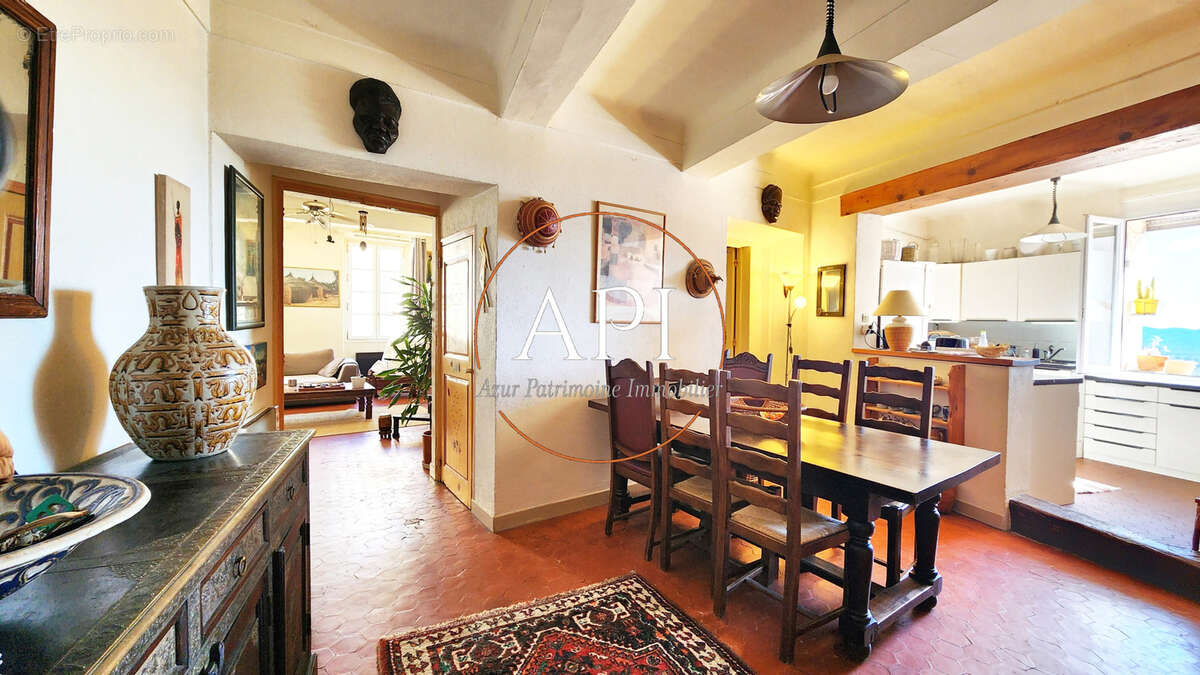 Appartement à TOURRETTES