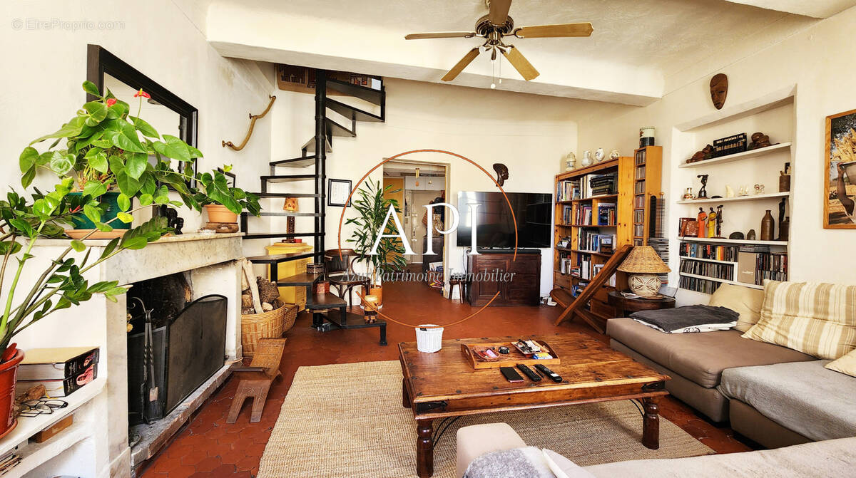 Appartement à TOURRETTES