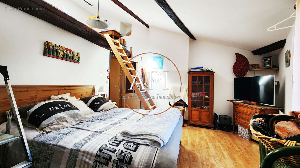 Appartement à TOURRETTES