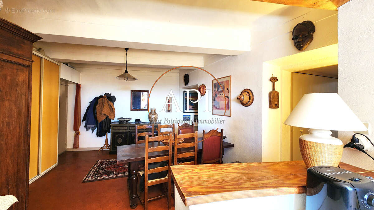 Appartement à TOURRETTES