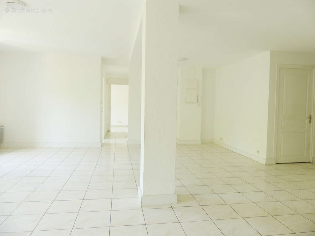 Appartement à LAMALOU-LES-BAINS
