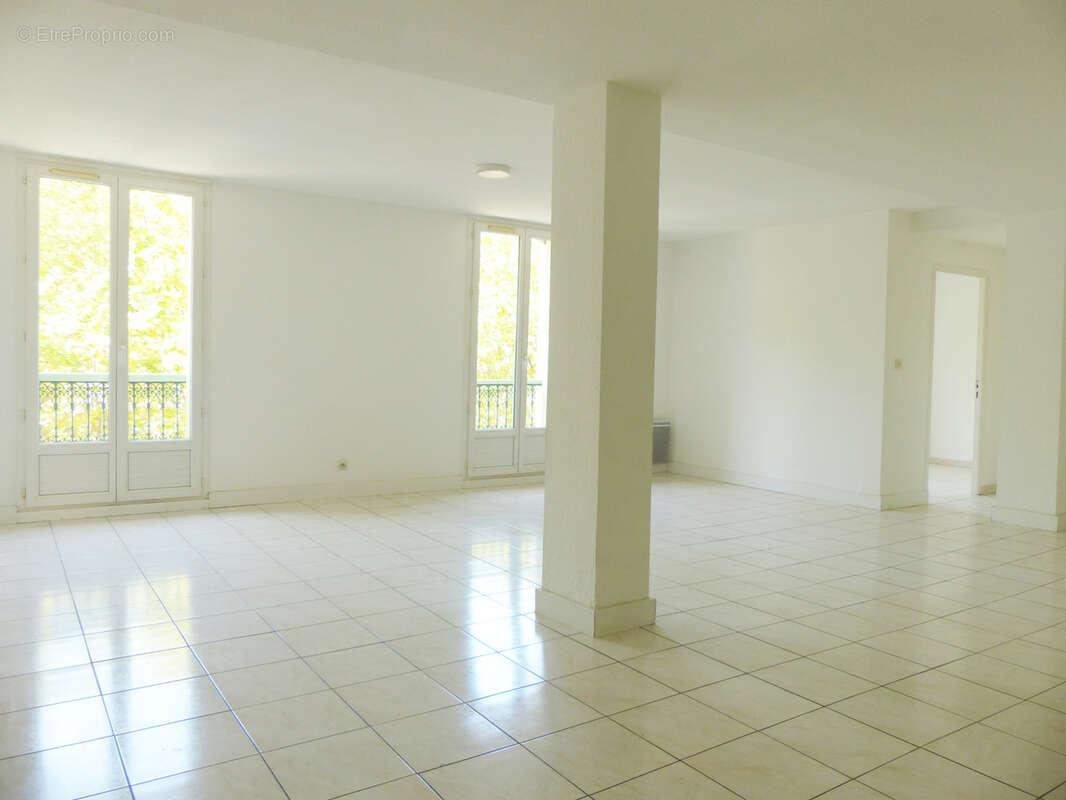 Appartement à LAMALOU-LES-BAINS