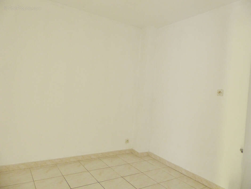 Appartement à LAMALOU-LES-BAINS