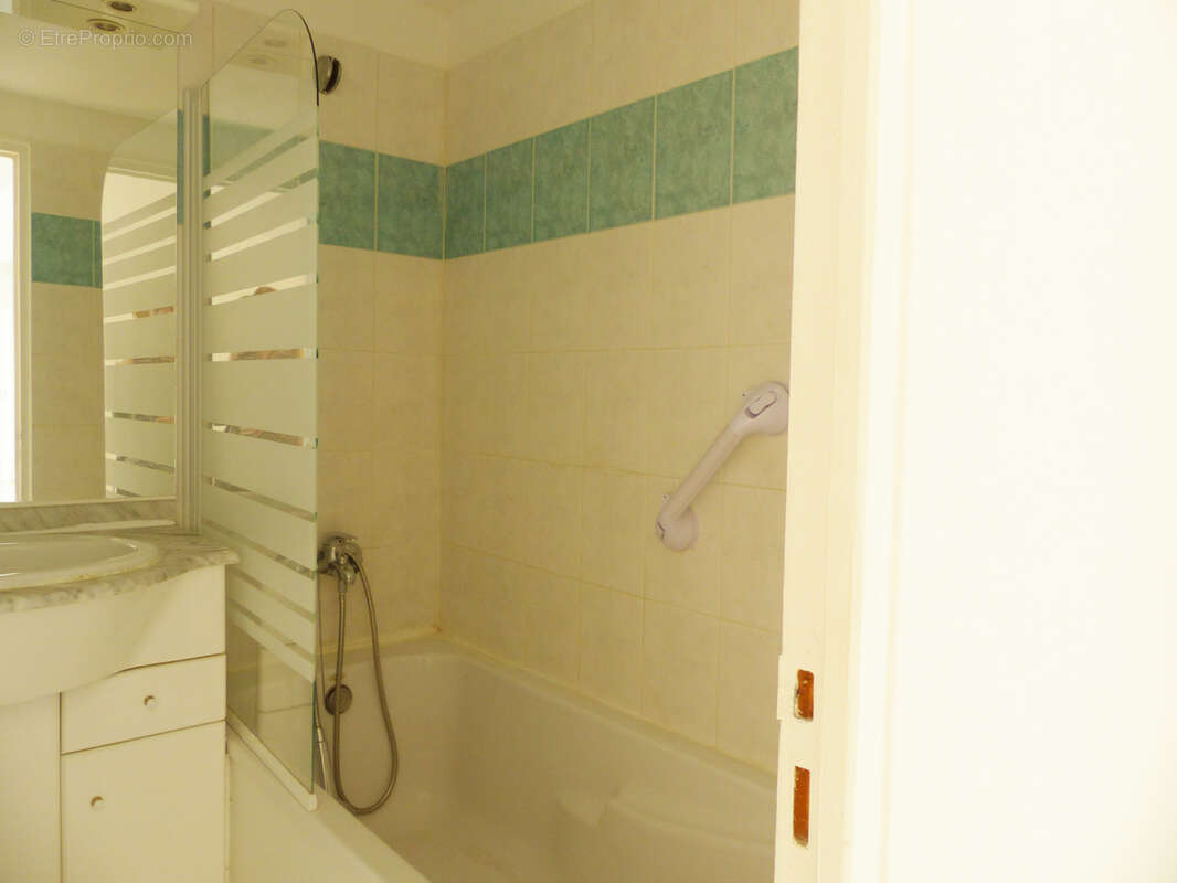 Appartement à LAMALOU-LES-BAINS