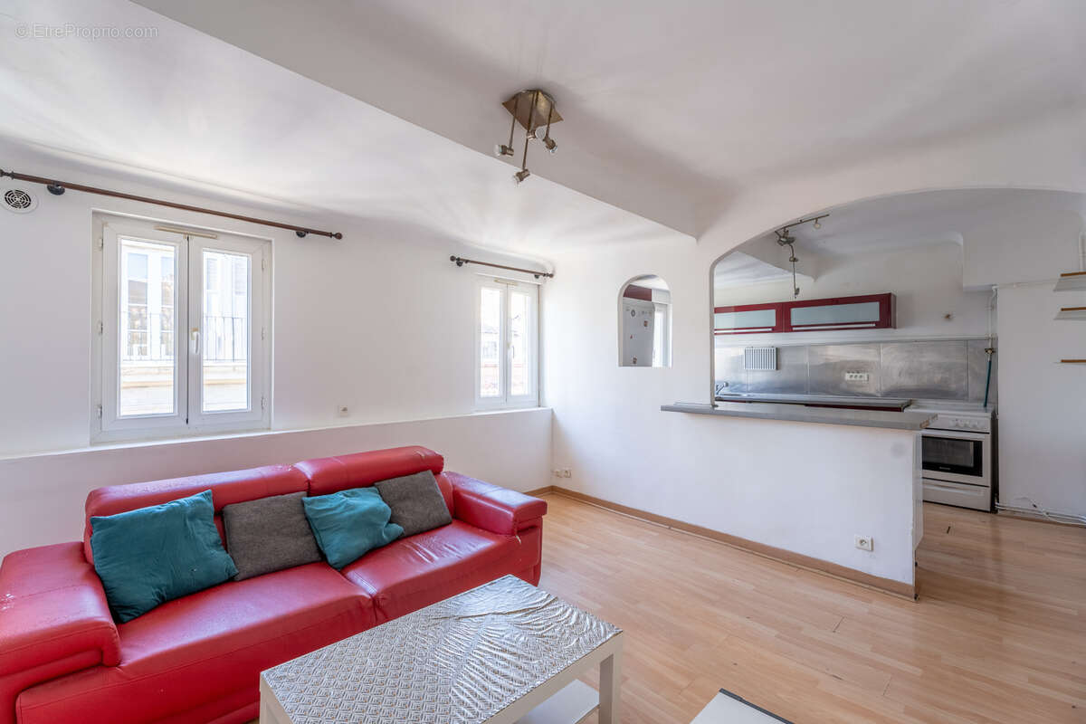 Appartement à MARSEILLE-1E