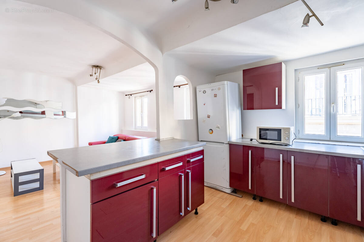 Appartement à MARSEILLE-1E