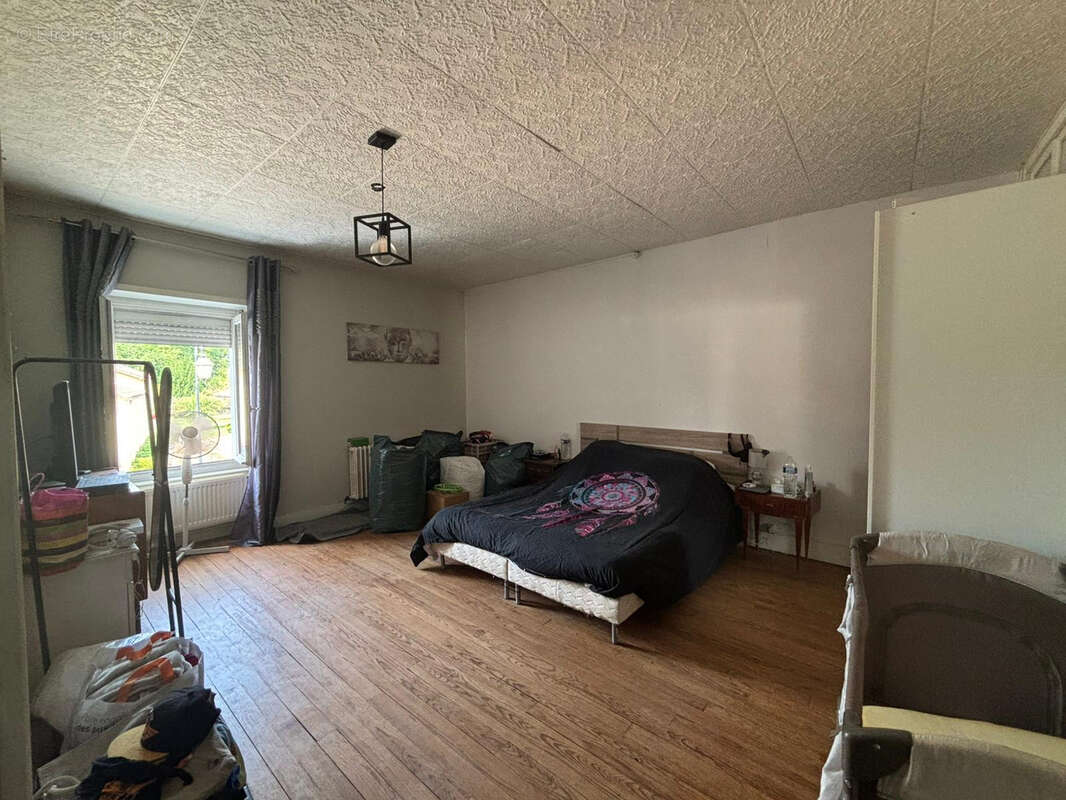 Maison à BAGE-LE-CHATEL