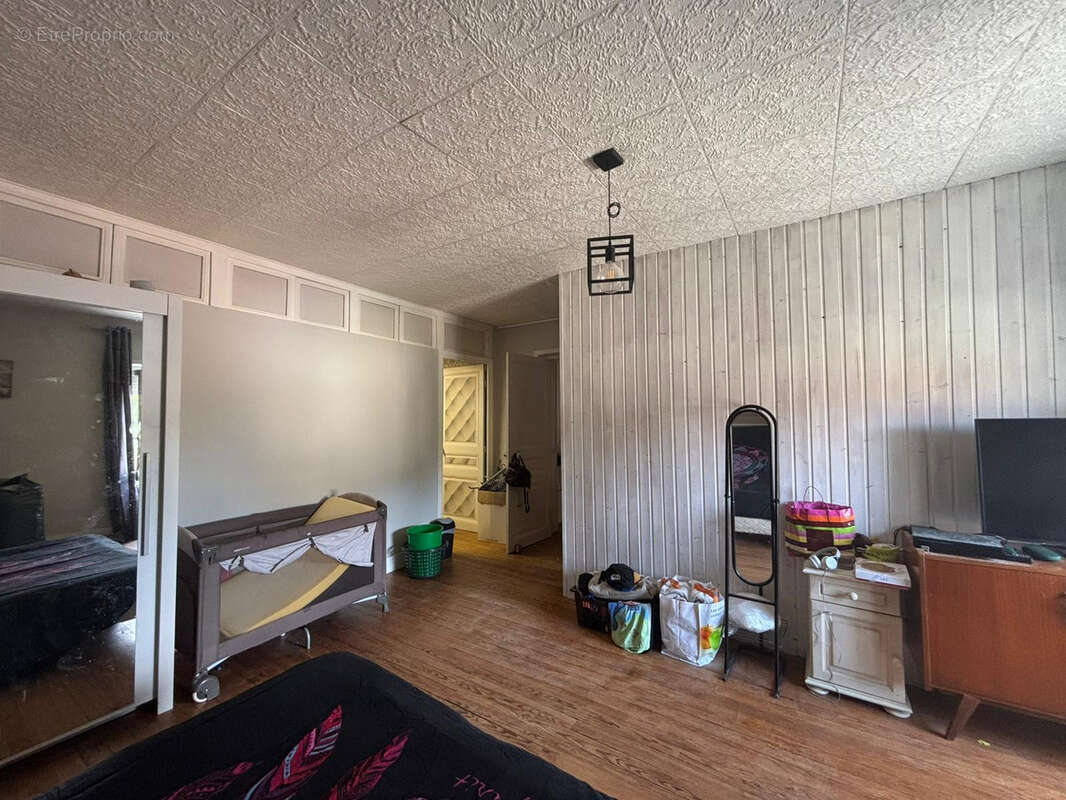 Maison à BAGE-LE-CHATEL