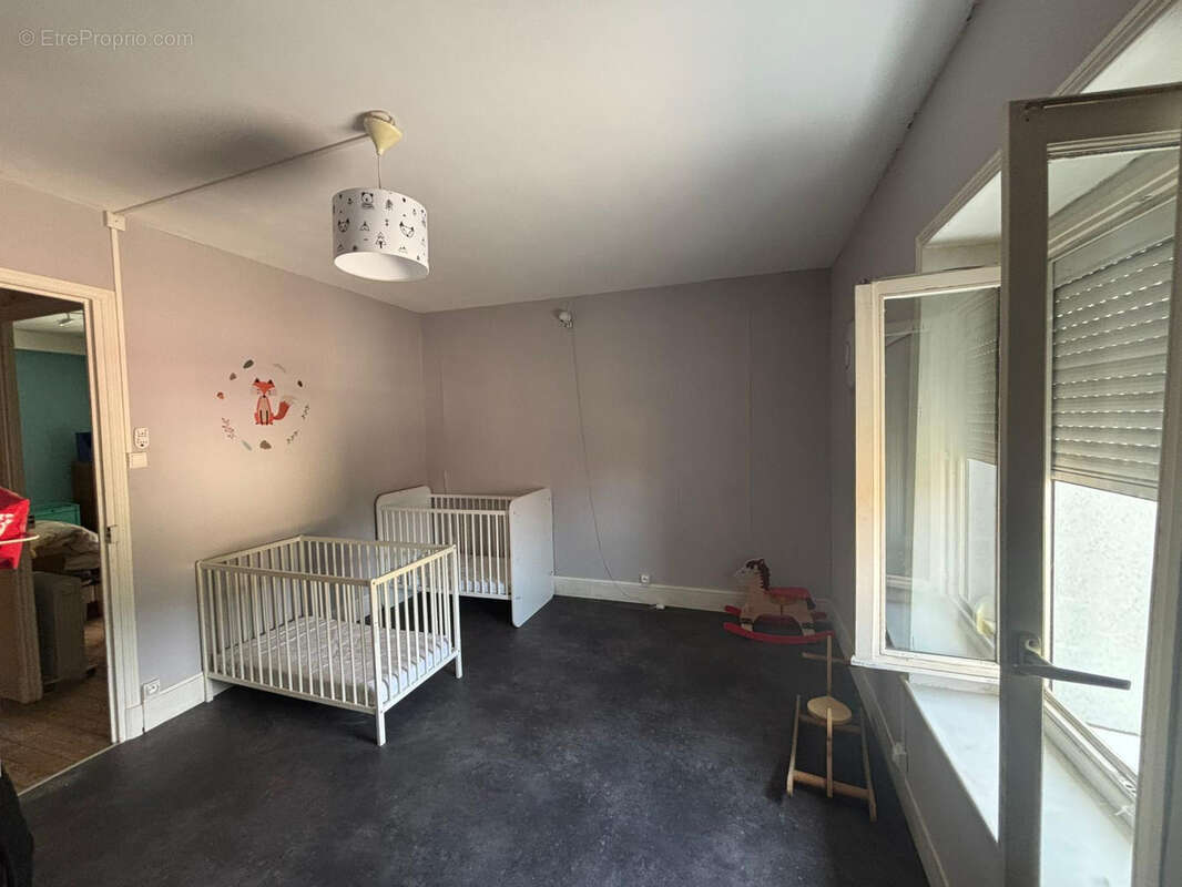 Maison à BAGE-LE-CHATEL