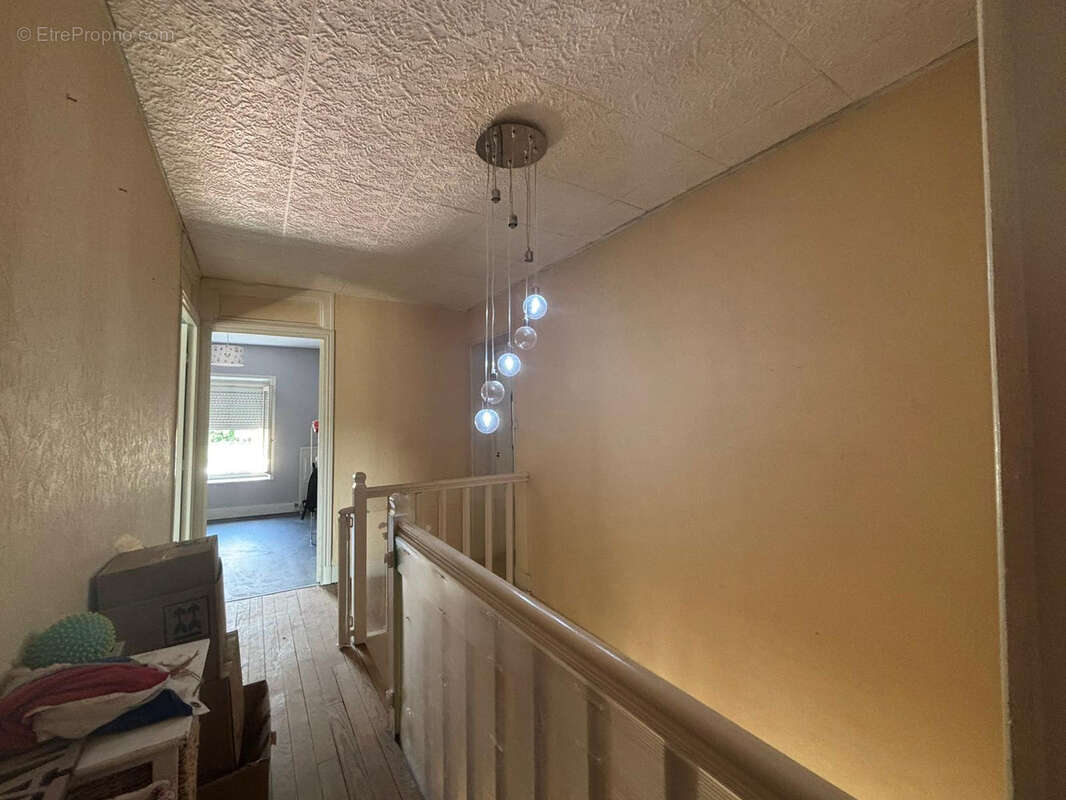 Maison à BAGE-LE-CHATEL