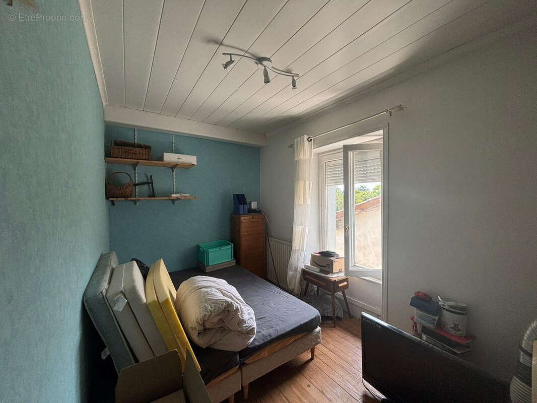 Maison à BAGE-LE-CHATEL