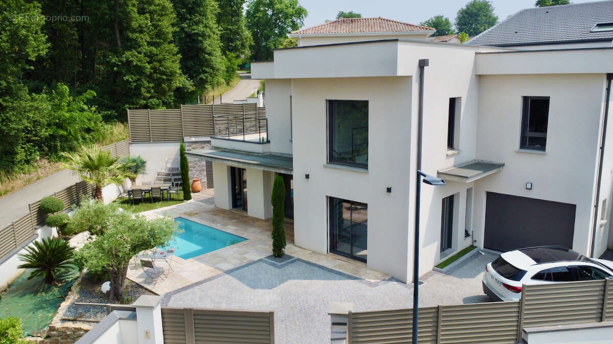 Maison à SALAISE-SUR-SANNE