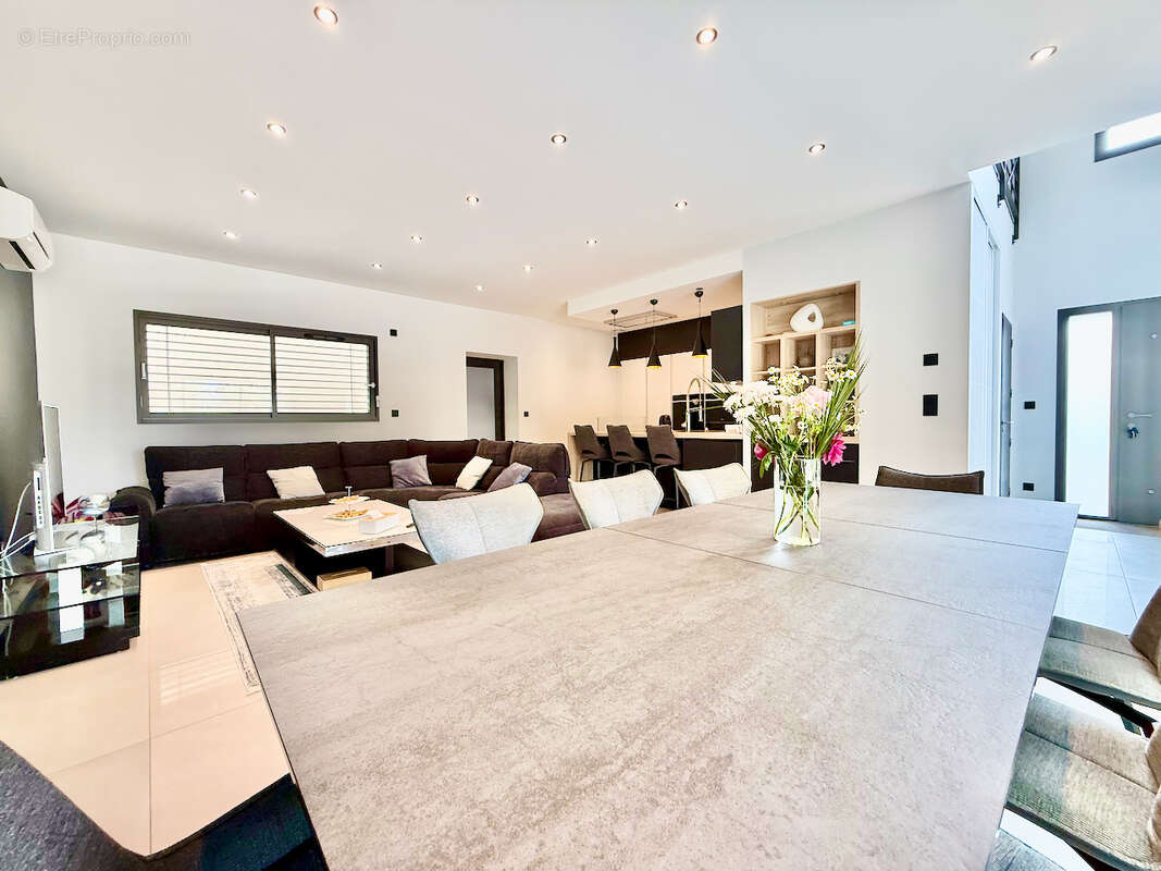 Maison à SALAISE-SUR-SANNE