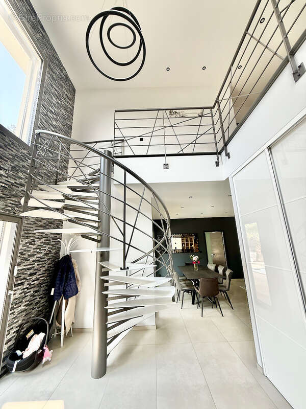 Maison à SALAISE-SUR-SANNE