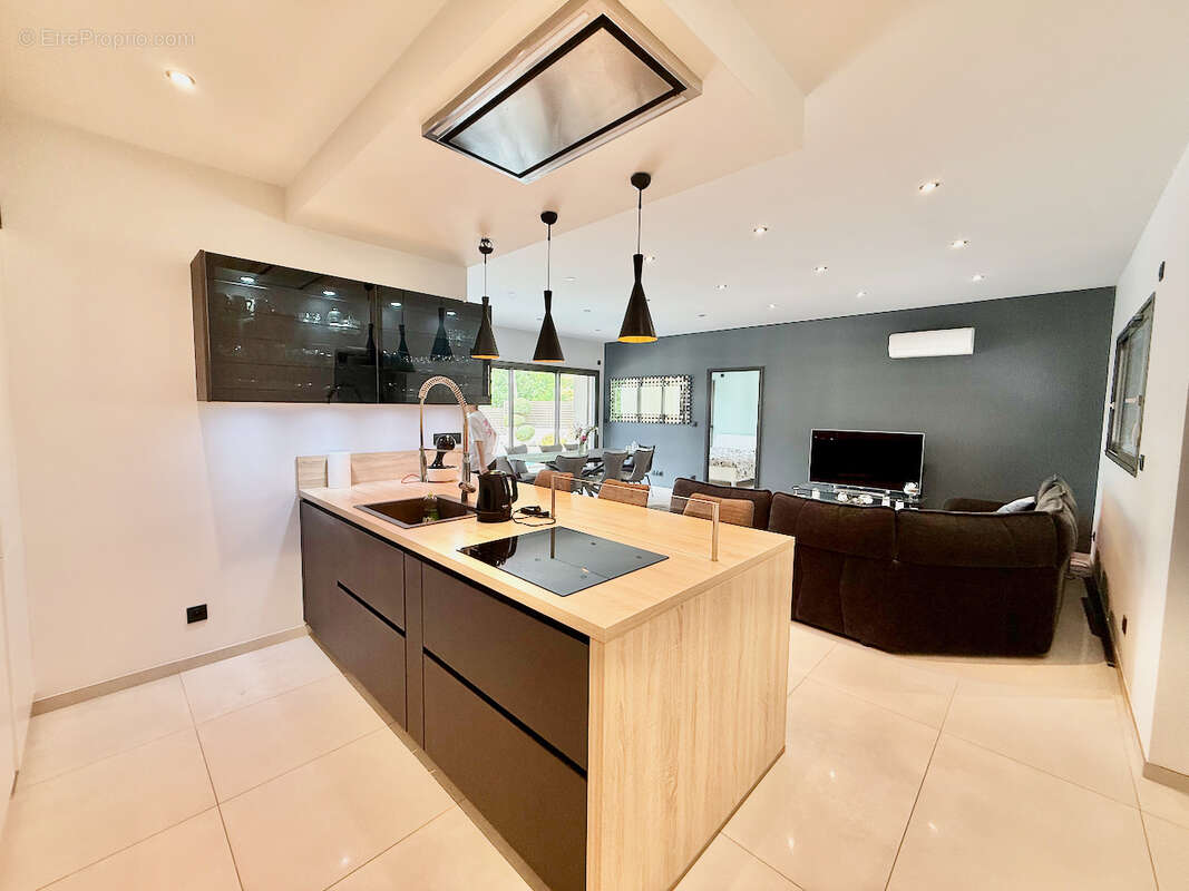 Maison à SALAISE-SUR-SANNE