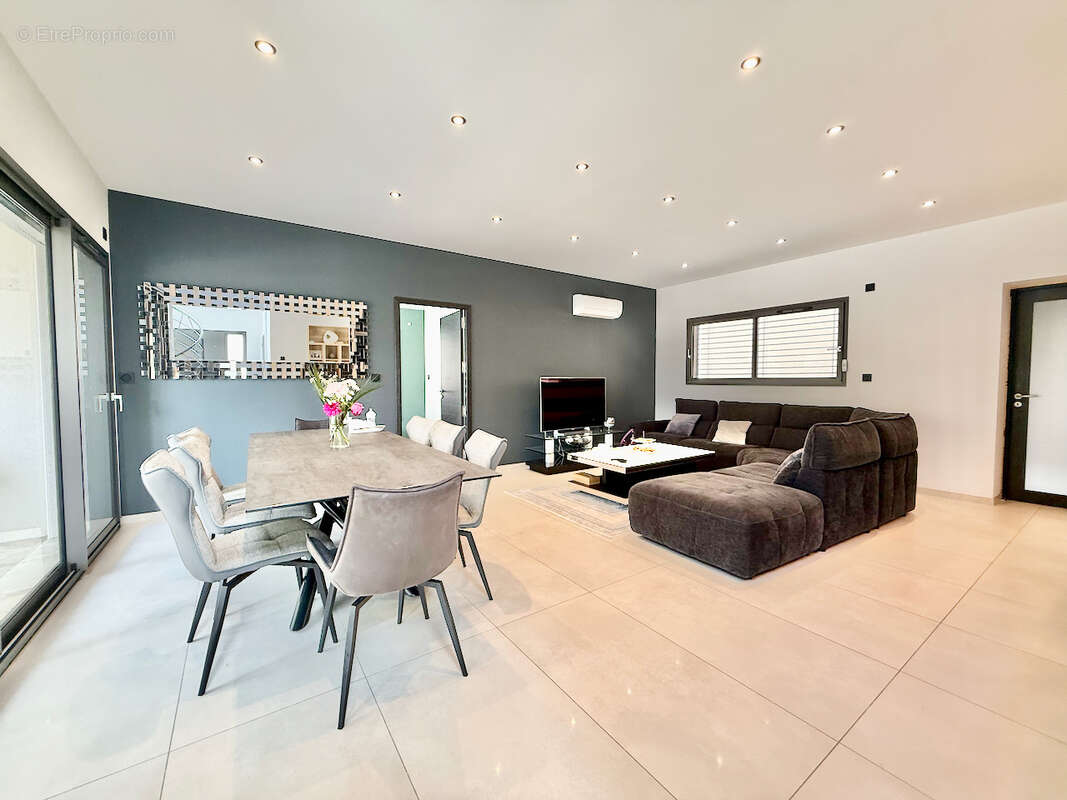 Maison à SALAISE-SUR-SANNE