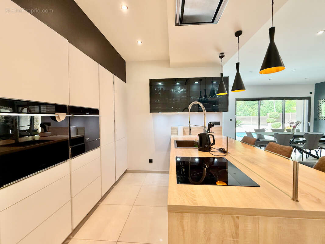 Maison à SALAISE-SUR-SANNE