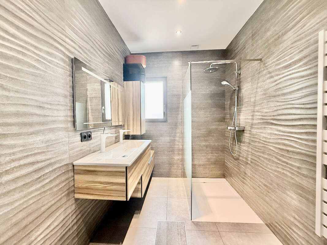 Maison à SALAISE-SUR-SANNE