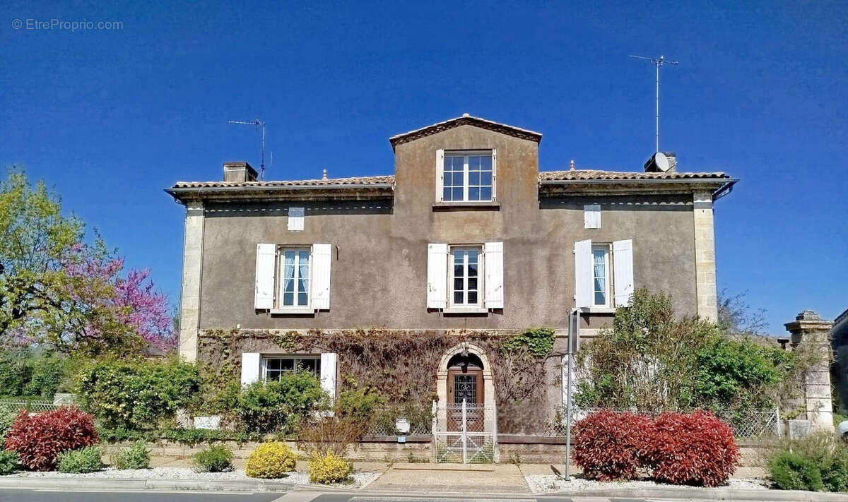 Maison à LAMOTHE-MONTRAVEL