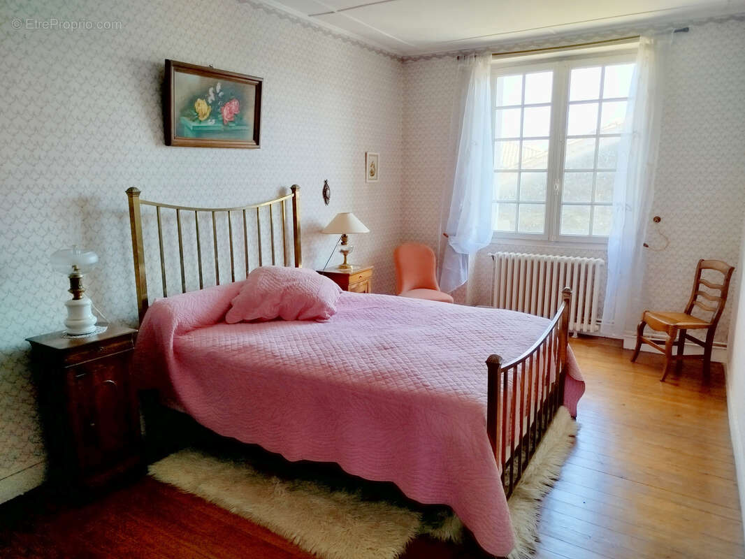 Maison à LAMOTHE-MONTRAVEL