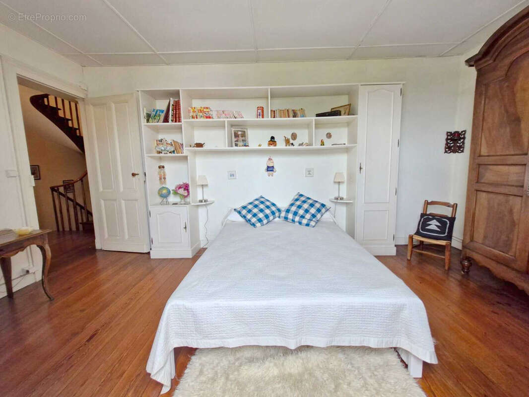 Maison à LAMOTHE-MONTRAVEL