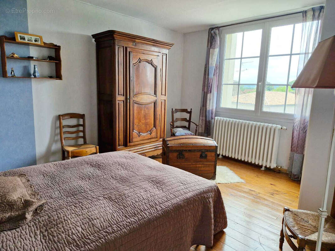 Maison à LAMOTHE-MONTRAVEL