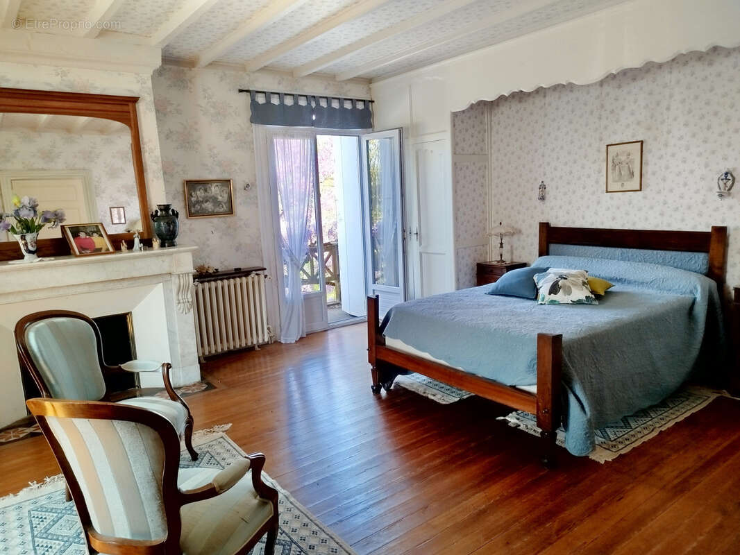 Maison à LAMOTHE-MONTRAVEL