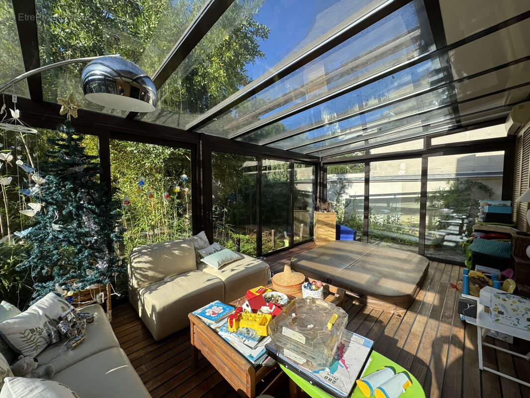 Maison à SAINT-MAUR-DES-FOSSES