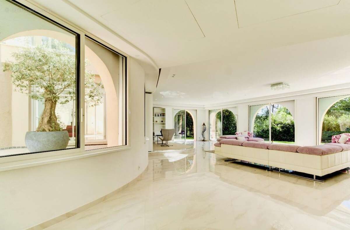 Maison à MOUANS-SARTOUX