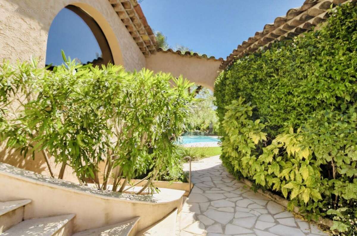 Maison à MOUANS-SARTOUX