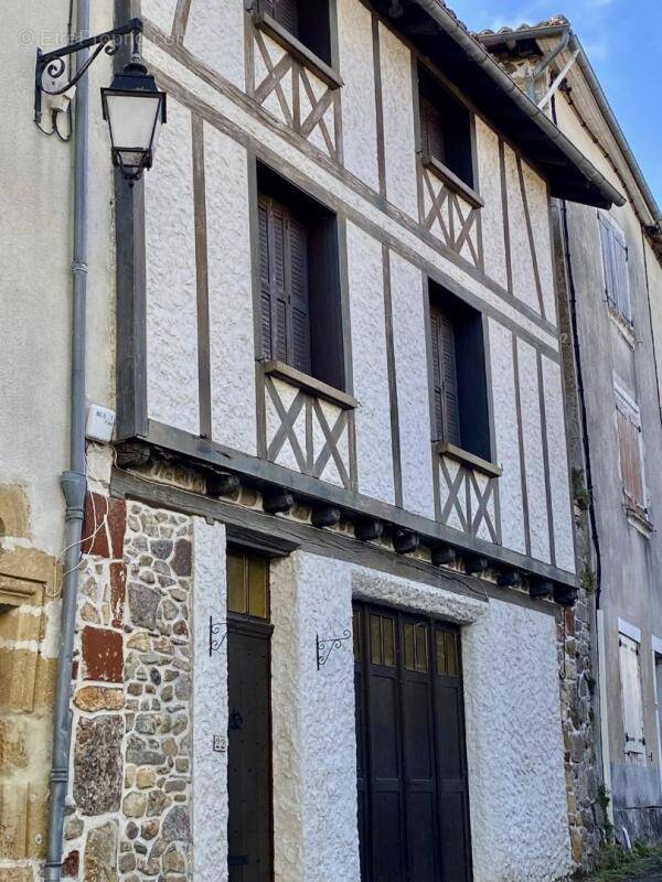 Maison à AVAILLES-LIMOUZINE