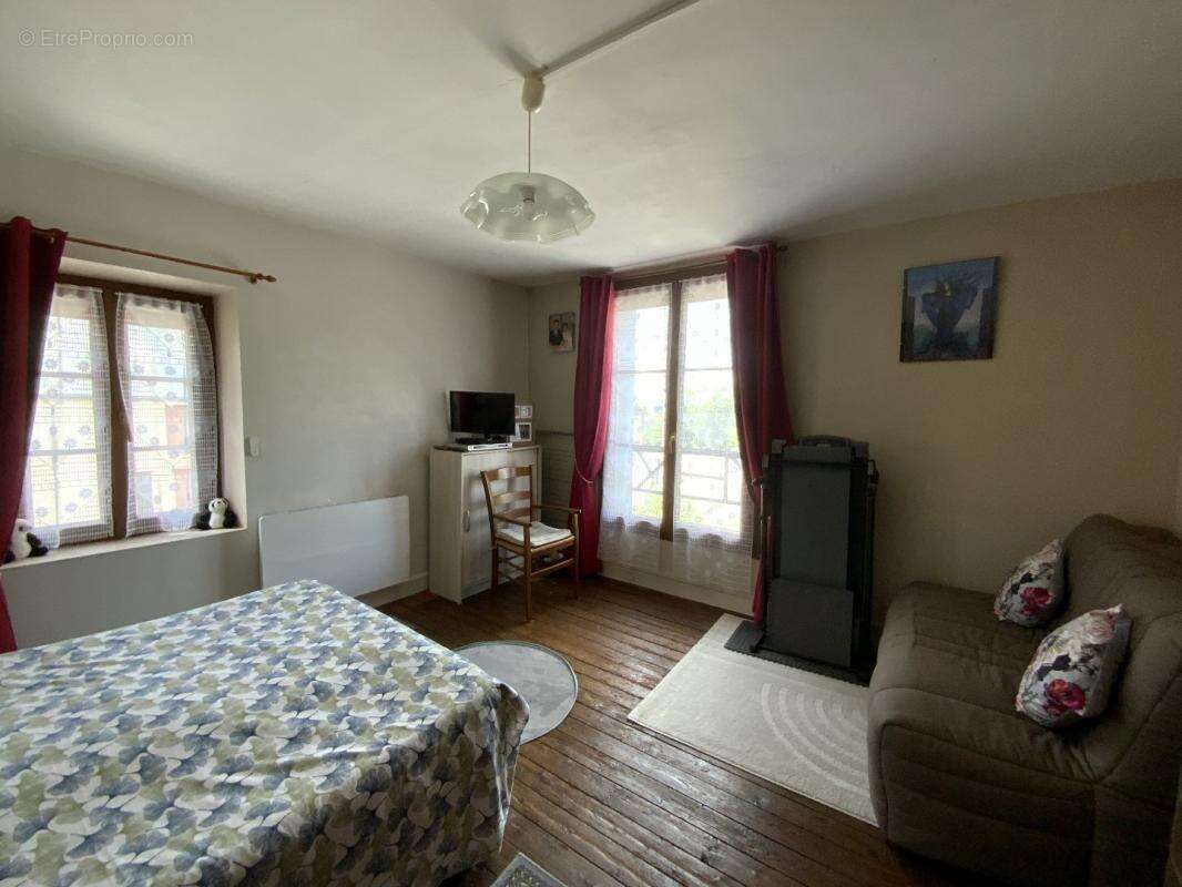 Maison à SAINT-DIZIER-LES-DOMAINES