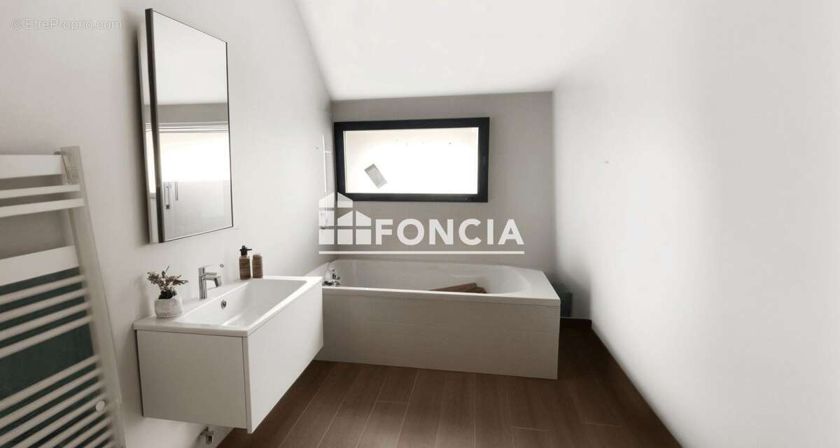 Maison à BOUGUENAIS