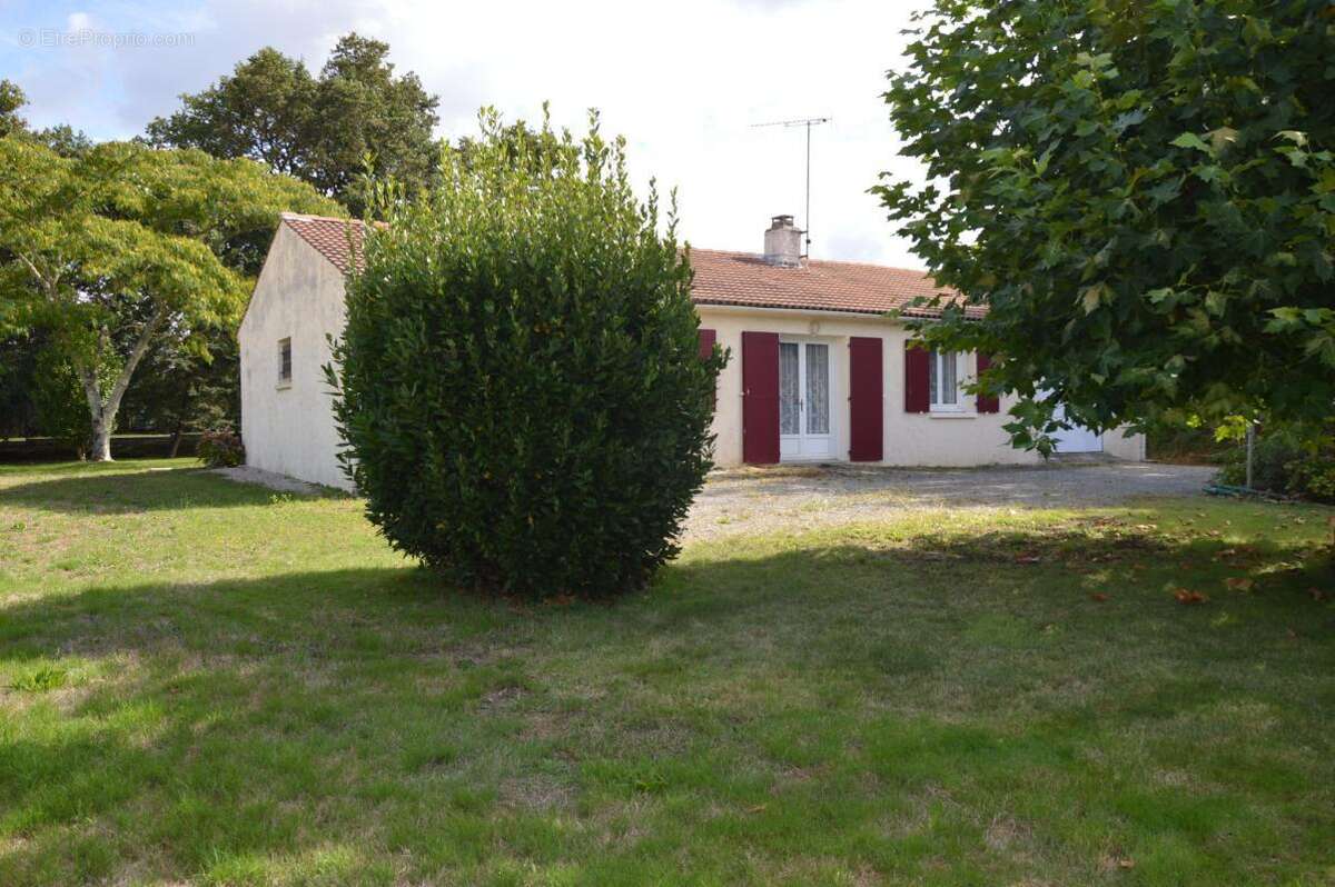 Maison à SAINT-GEORGES-DE-POINTINDOUX