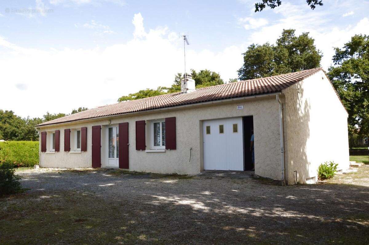 Maison à SAINT-GEORGES-DE-POINTINDOUX