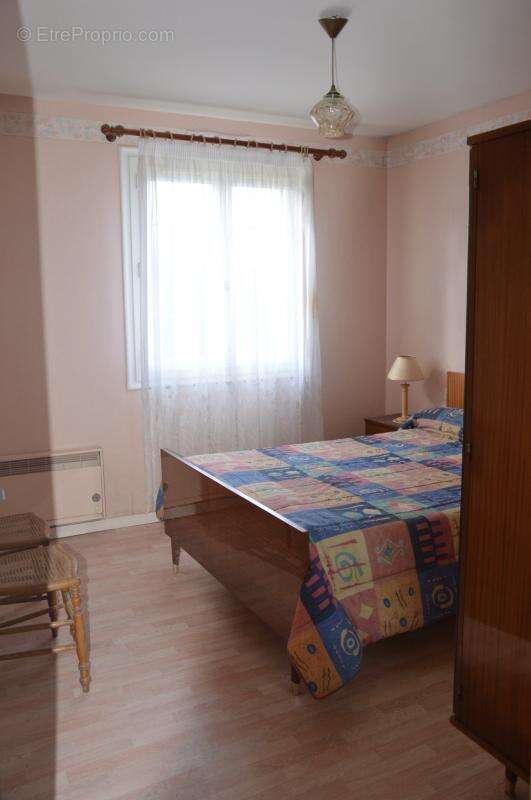 Maison à SAINT-GEORGES-DE-POINTINDOUX