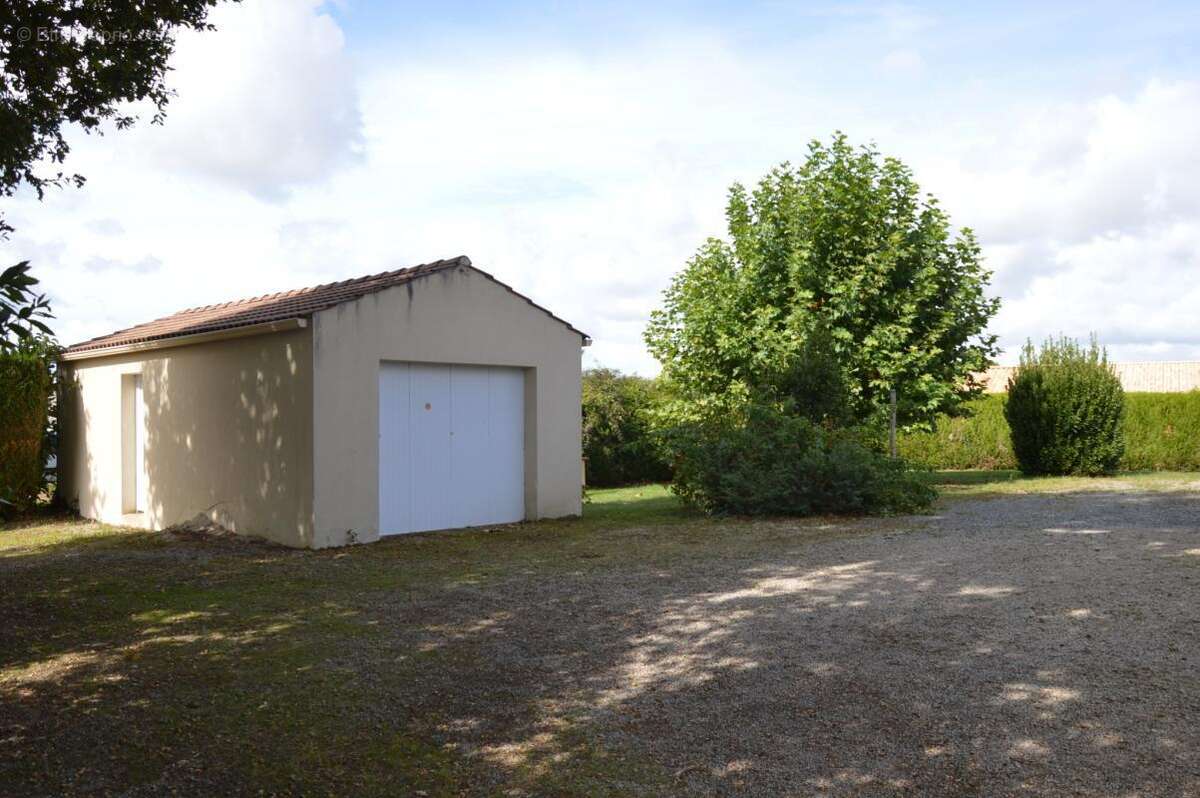 Maison à SAINT-GEORGES-DE-POINTINDOUX
