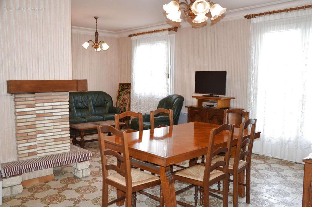 Maison à SAINT-GEORGES-DE-POINTINDOUX