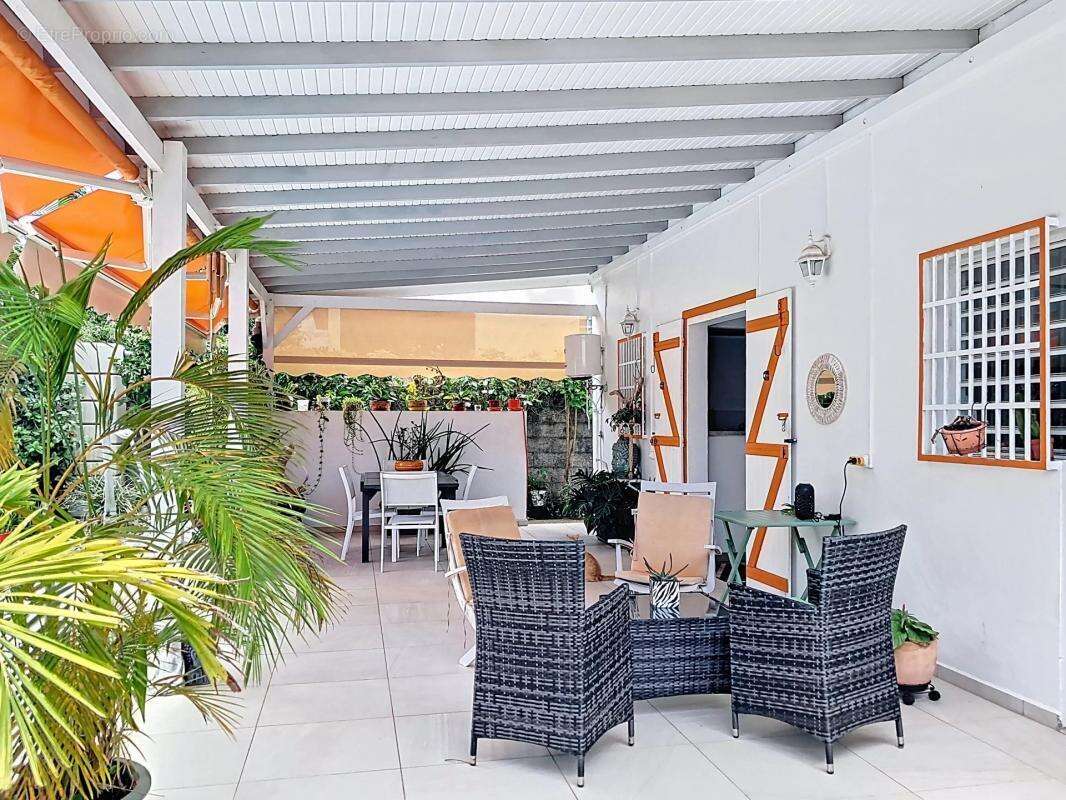 Maison à SAINTE-ROSE