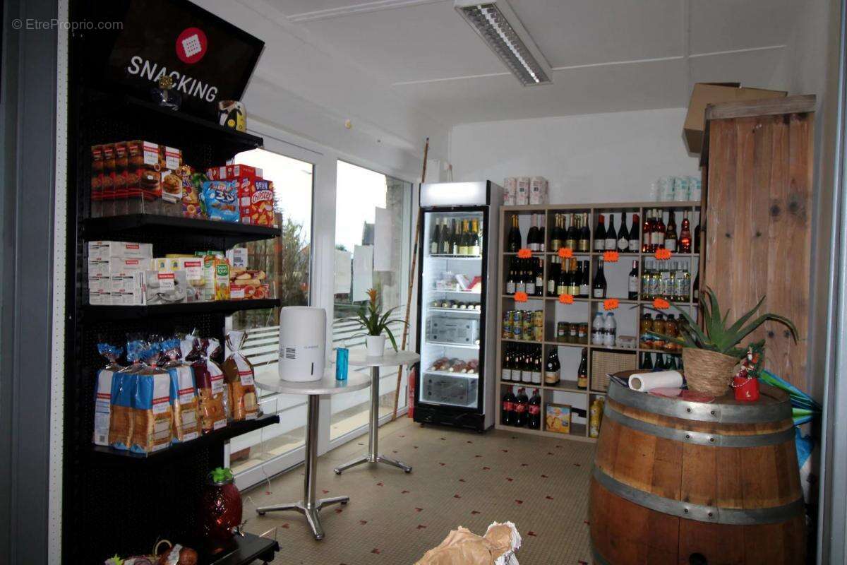 Commerce à LANVALLAY