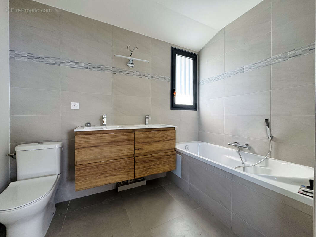 Maison à PETITE-ILE