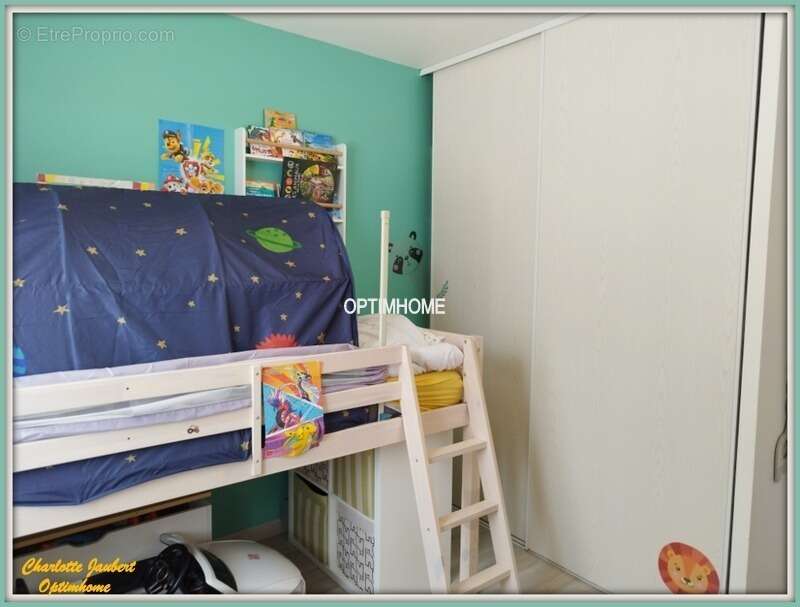 Maison à MONTMOREAU-SAINT-CYBARD